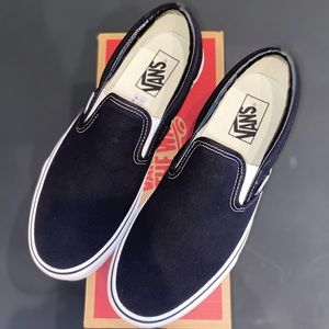 ✨BRAND NEW✨. Men’s Black Slip - On Vans